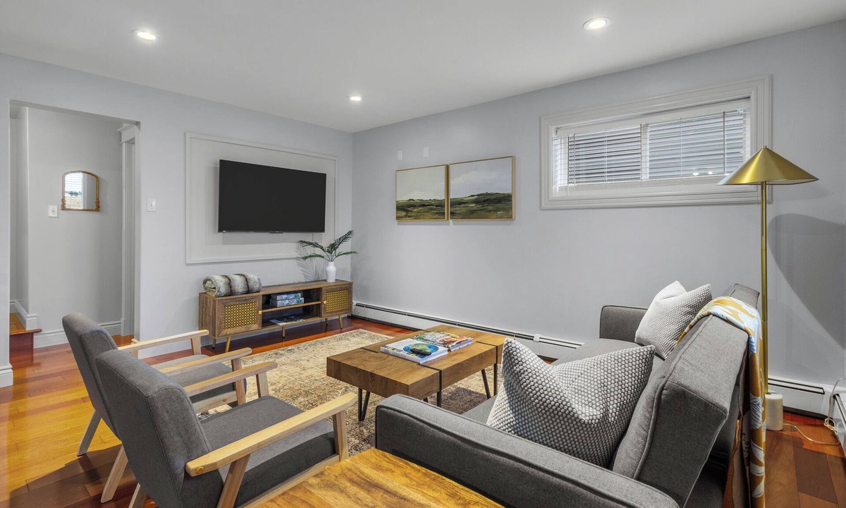 Quidi Vidi Apartment | Forest House 1 Bdrm QV Lake View Parking
