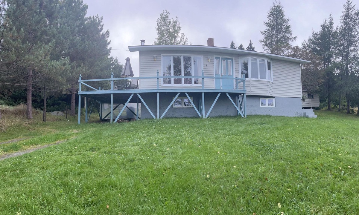 Tilt Cove House | Forget your worries in this spacious 3 bedroom, 2 bathroom , serene space.