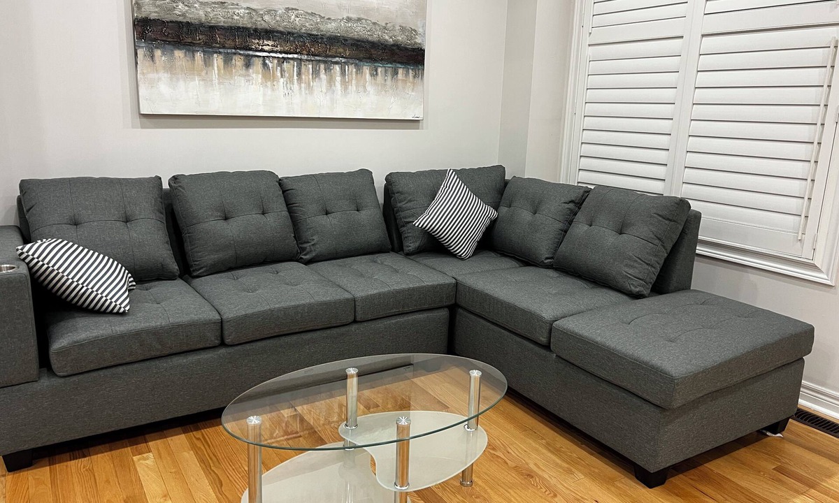 Milton House | Four bedroom house in Milton with Parking.