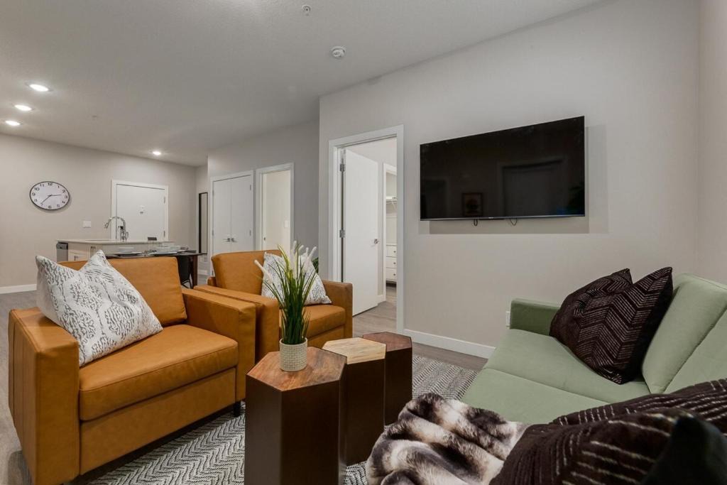 Shaganappi Apartment | Free Parking, Pet Friendly, Close to DT