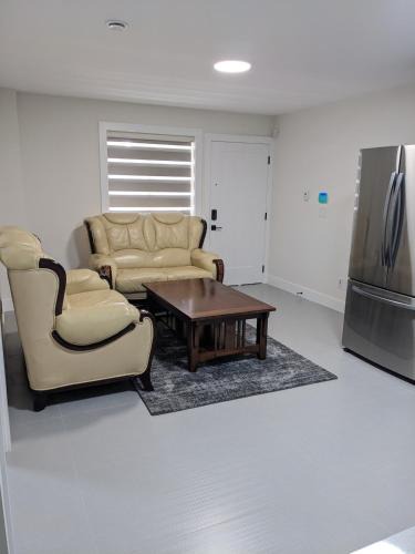 Surrey Apartment | Fully Furnished Holiday Rental 2 BR Suite