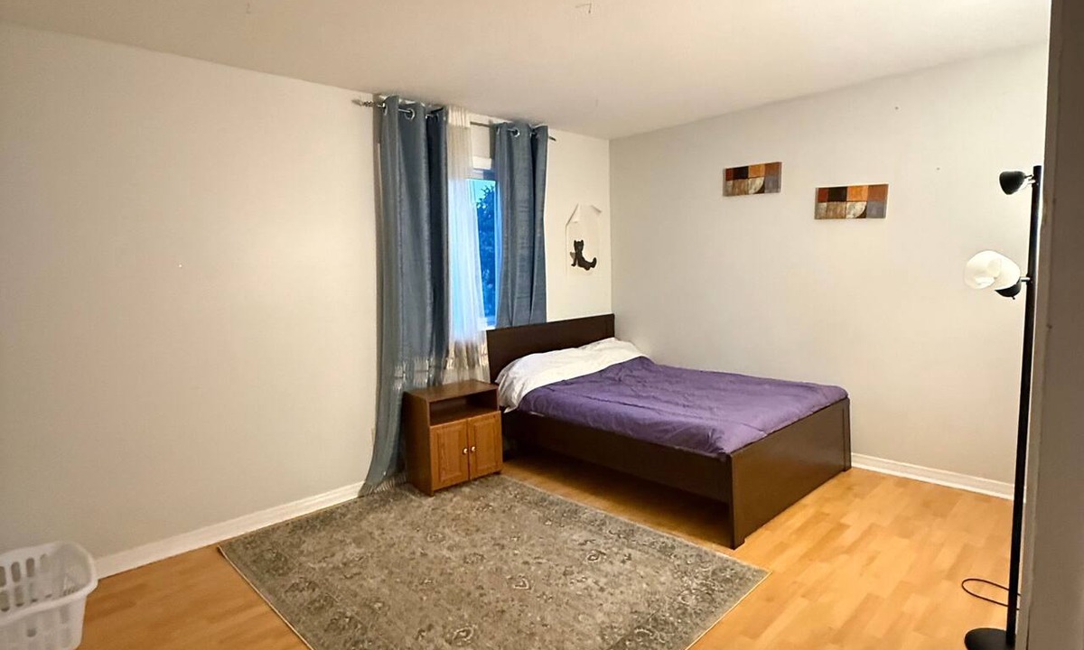 Ottawa Division House | Fully Furnished Private Rooms or Entire Home