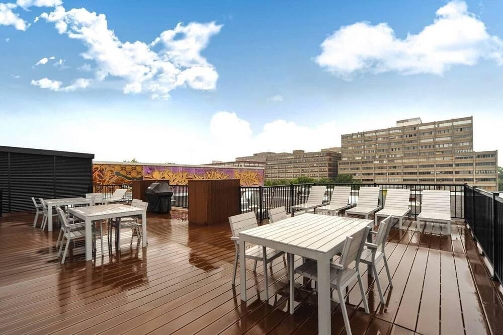 Mile End Apartment | Furnished and Modern Mile End Loft