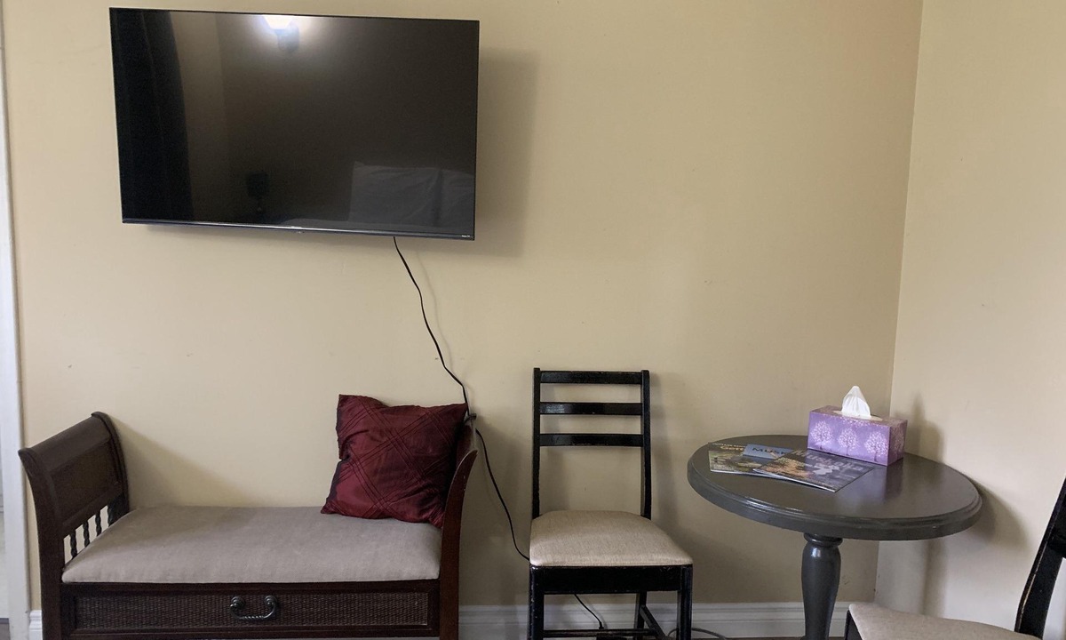 Bracebridge Hotel | Furnished rental in central location with amazing view