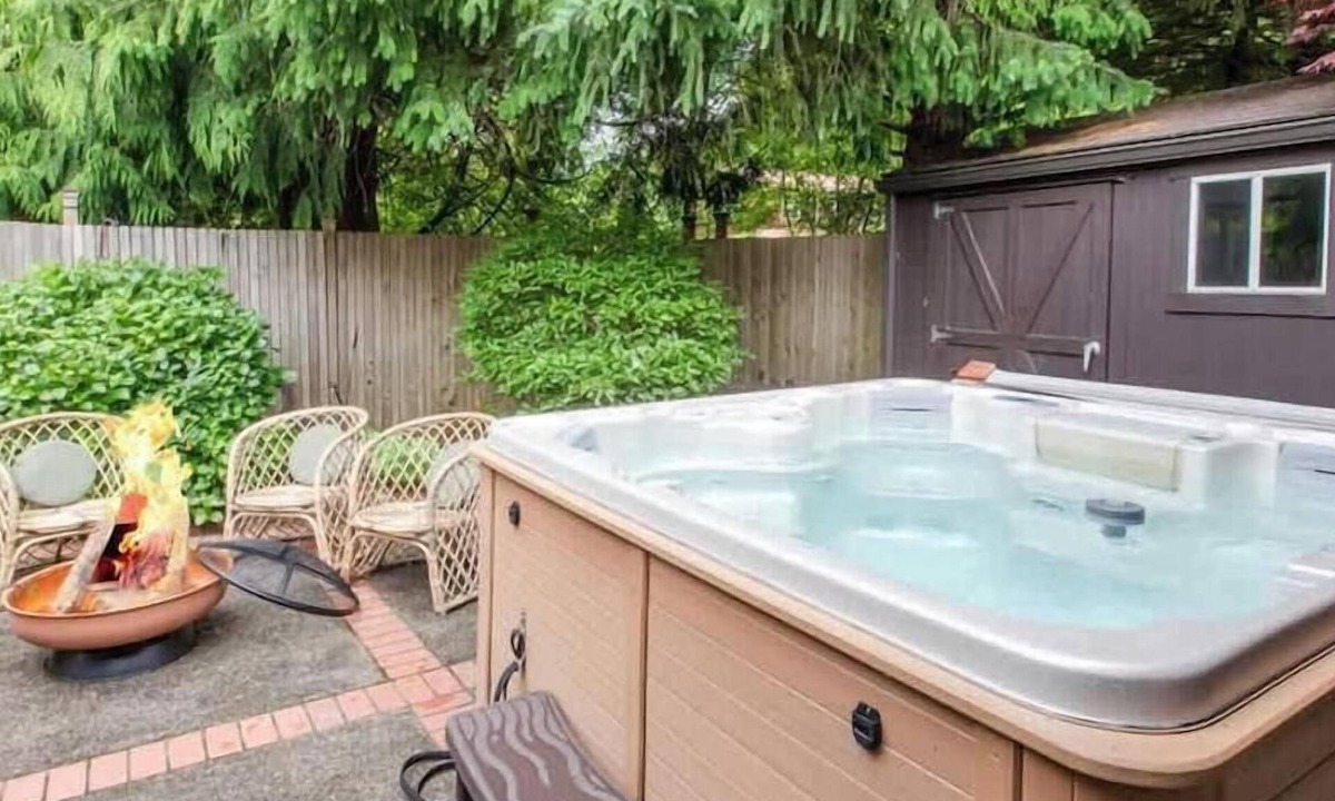 Neahkahnie Beach House | Gingerbread Haus by Manzanita Beach Getaway: Fenced Yard, Hot Tub, Near Beach