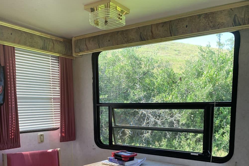 Medicine Hat House | Glamping on the creek, minutes from city amenities
