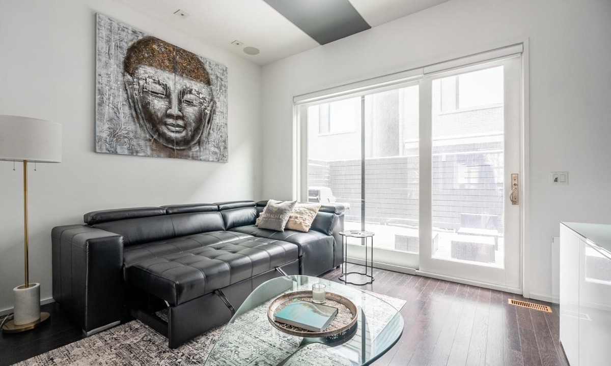 Little Italy House | GLOBALSTAY. Exclusive 3BR Townhouse. HOT TUB. Downtown Toronto