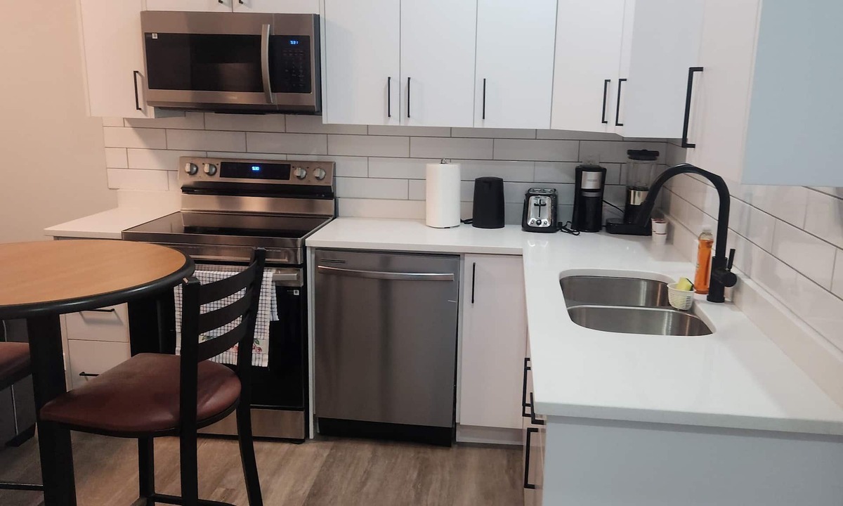 Saskatoon House | Go-HabitAt: Home away from Home