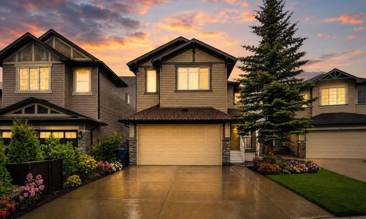 Southeast Calgary House | Golden Sunrise ~ Spacious 2BD/2BR ~ Kitchen & Laundry ~ Boardgames