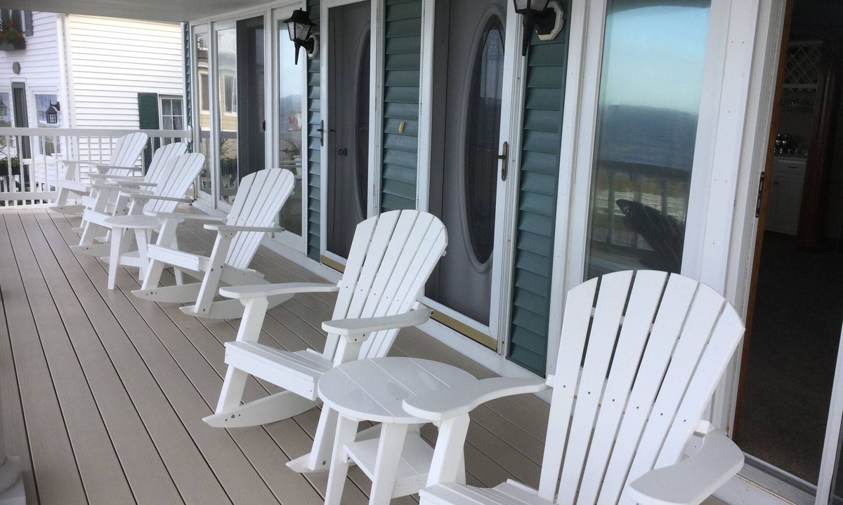 York Beach House | Gorgeous 6 Bedroom Ocean Front Home steps from Short Sands