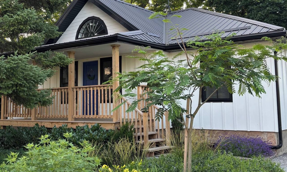 Niagara Falls House | Gorgeous Gem in Niagara’s Wine Country