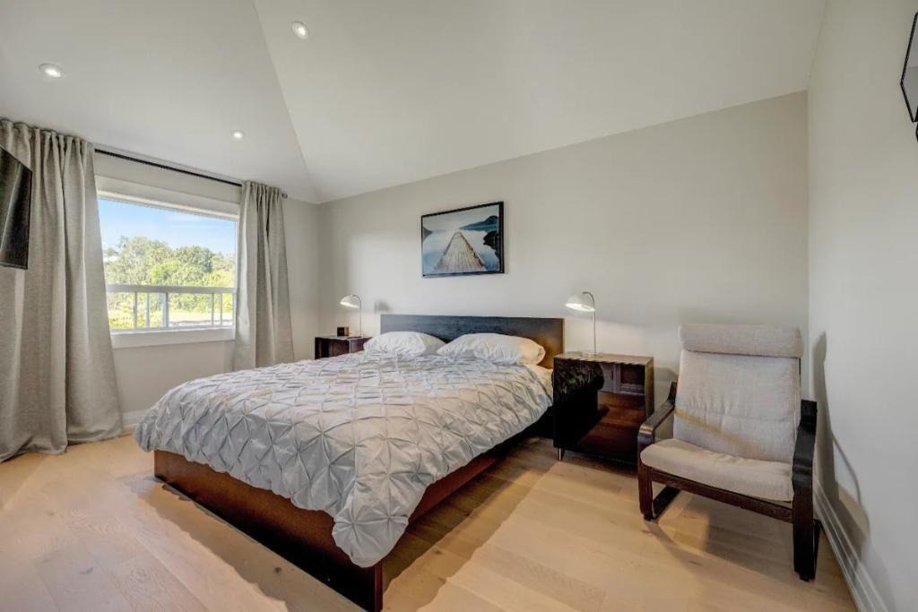 Lakeview House | Gorgeous Home Away from Home
