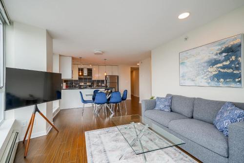 Crosstown Apartment | Gorgeous Unit with Beautiful City Views