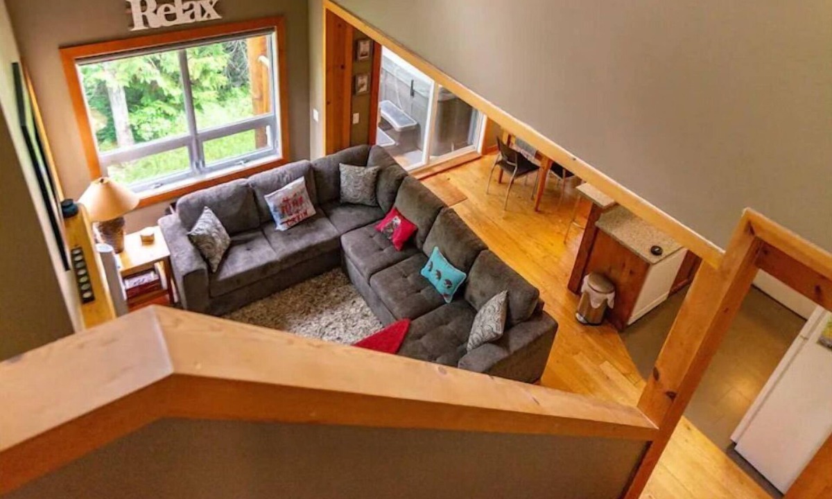 Fernie House | Gr8 @ 8! - private hot tub, ski in, 3 bdrm, bbq