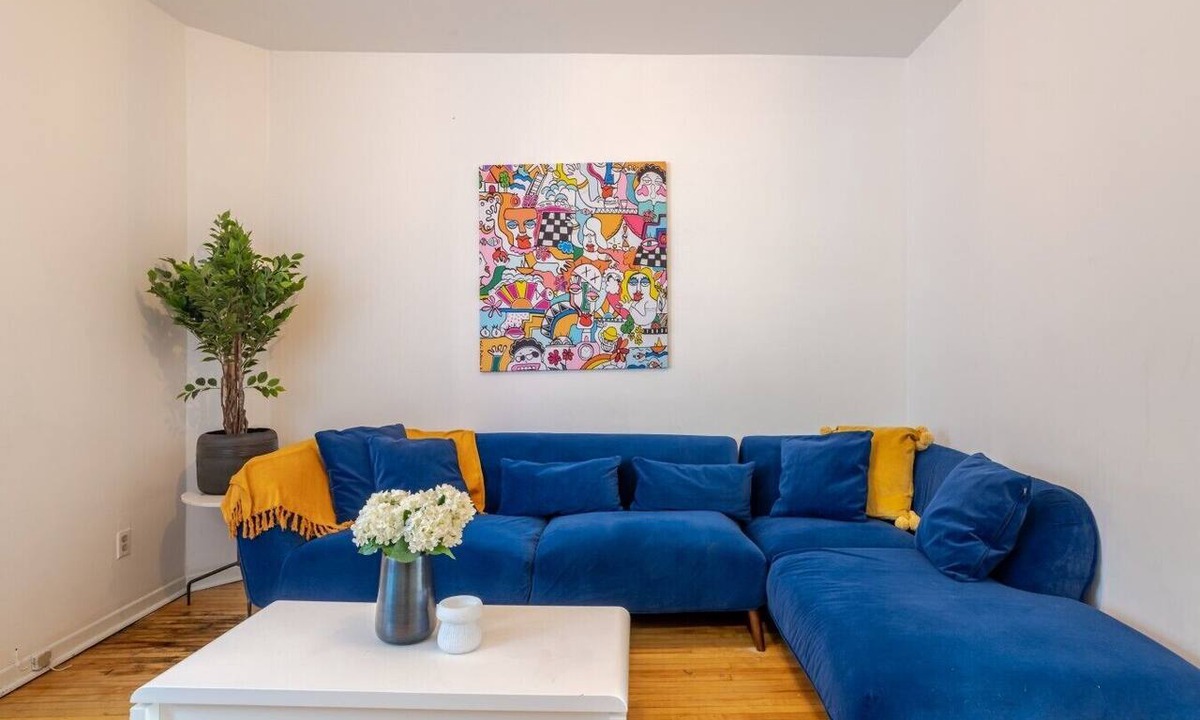 Mile End Apartment | Grand 4BR – Your Spacious Mont-Royal Retreat