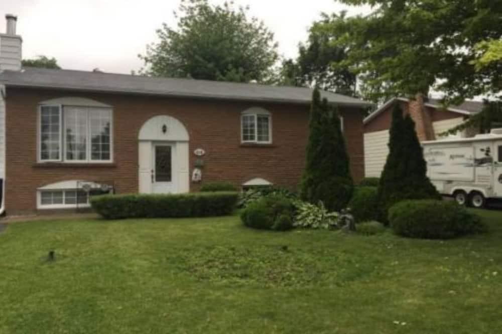 Vaudreuil Cottage | Great appartement near the lake ( nuit près du lac)