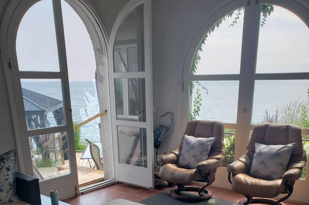 Cobourg House | Great property for family reunions.