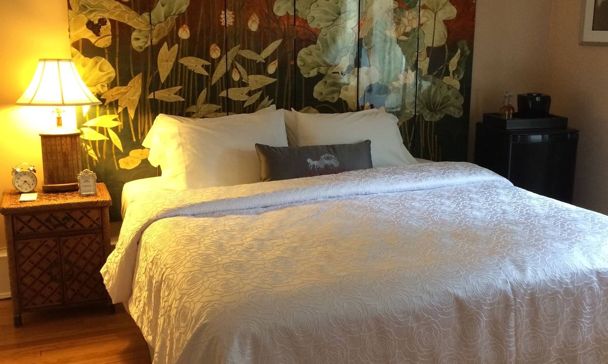 Pembroke House | Grey Gables Inn