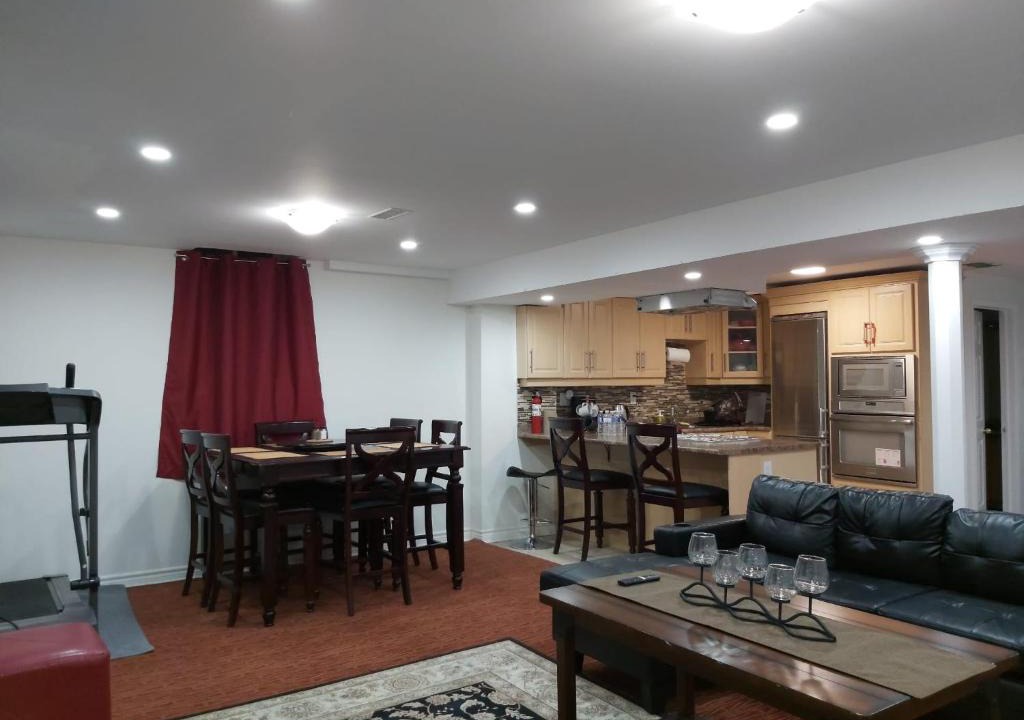 Churchill Meadows House | Guest House Room No 02