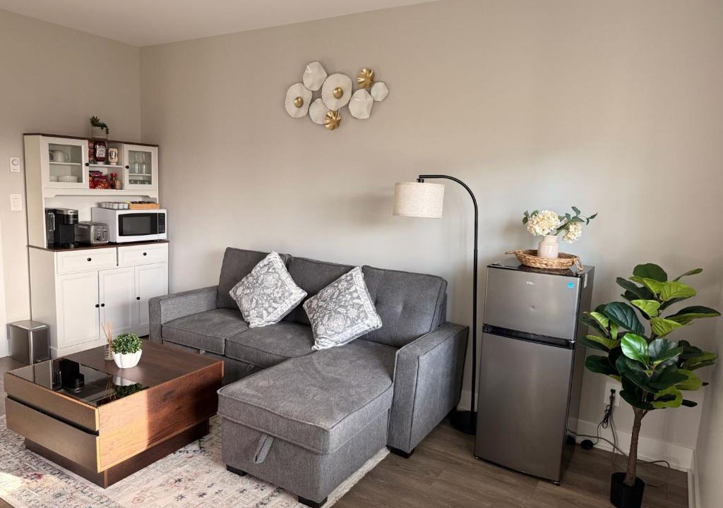 Langford Apartment | Guest Suite in Langford