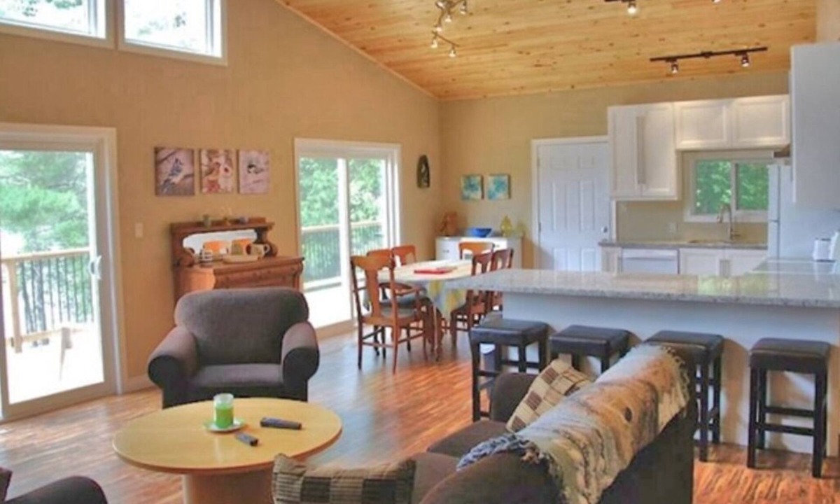 Tudor and Cashel Cottage | Gunter Retreat - Four Bedroom Cottage, Sleeps 10