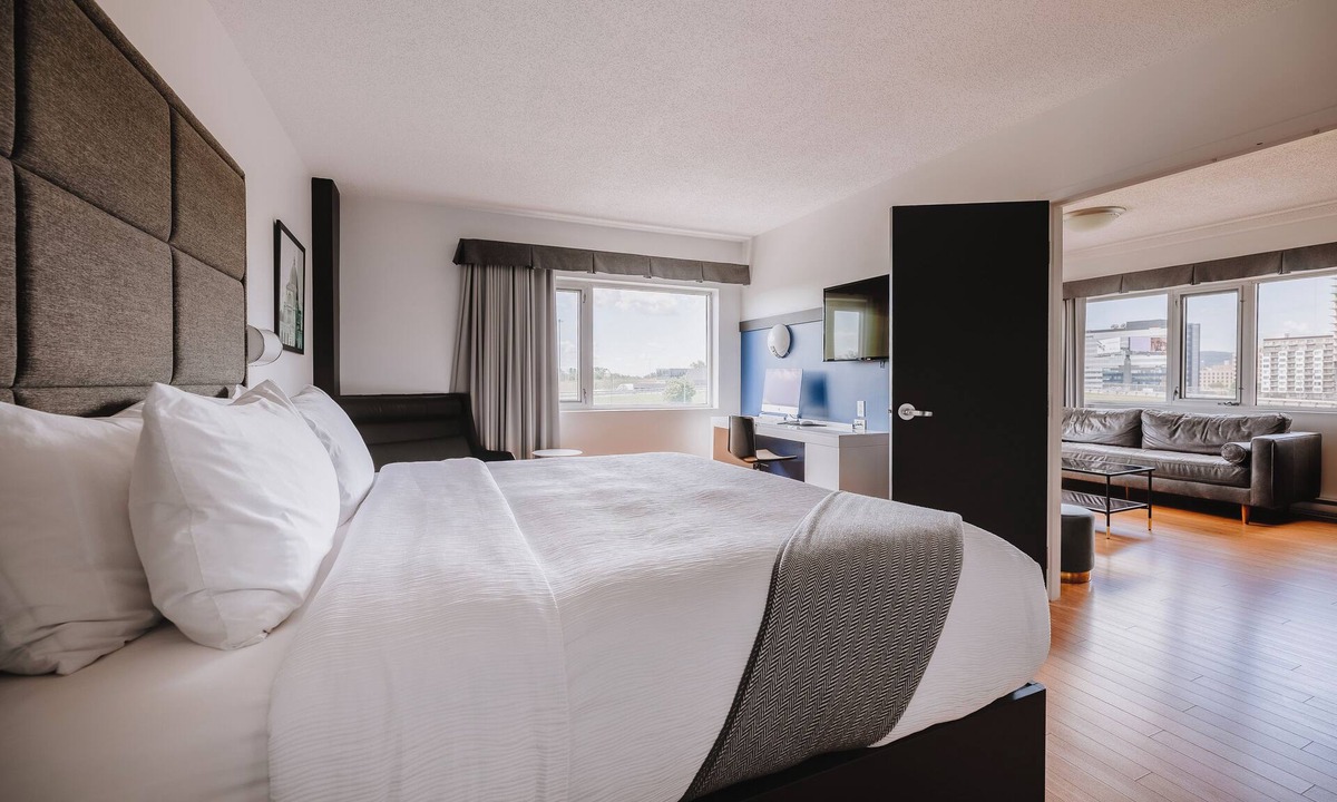 Longueuil Hotel | Hôtel Le Dauphin Montréal - Longueuil