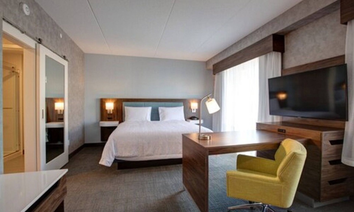 Township of Woolwich Hotel | Hampton Inn & Suites by Hilton Waterloo St. Jacobs