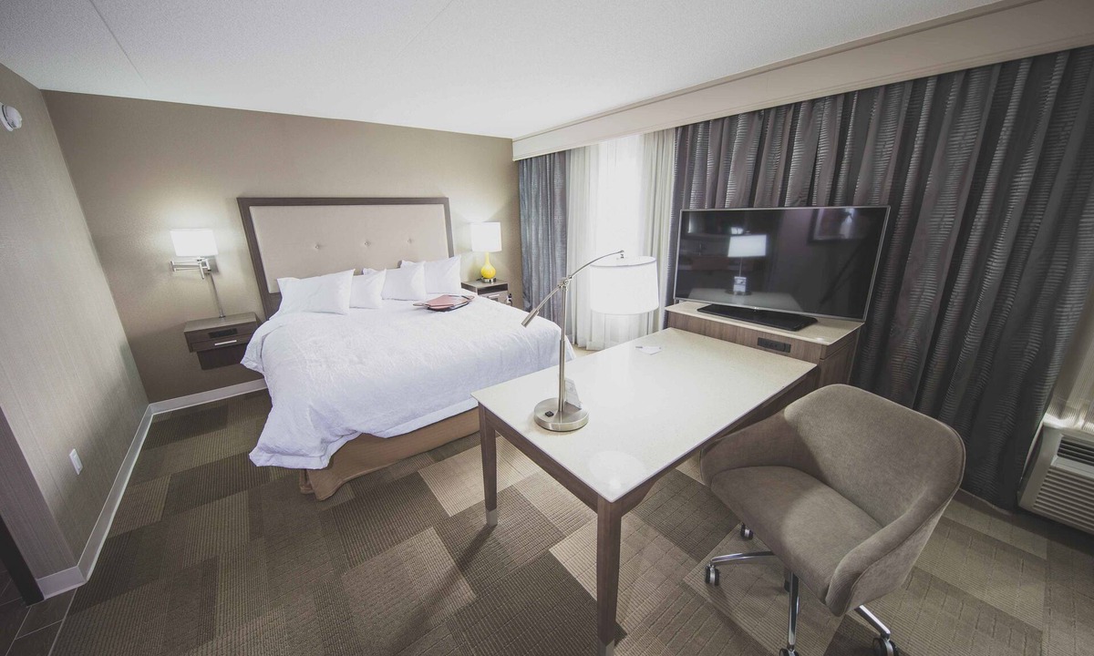 Bolton Hotel | Hampton Inn & Suites by Hilton Bolton