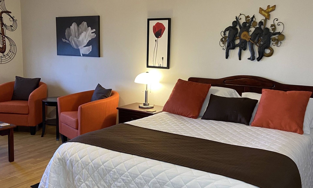 Digby House | Harmony B&B & Suites