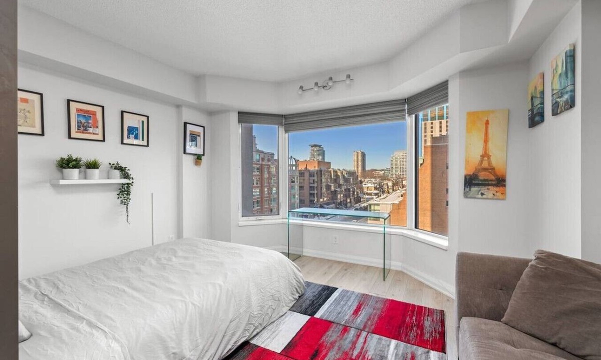 Bloor-Yorkville Apartment | Heart of Yorkville – Walk to UofT, ROM & Bloor St