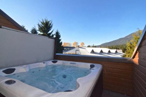 Whistler Village Apartment | Hearthstone Lodge - Hot tub - Village location - One bedroom loft