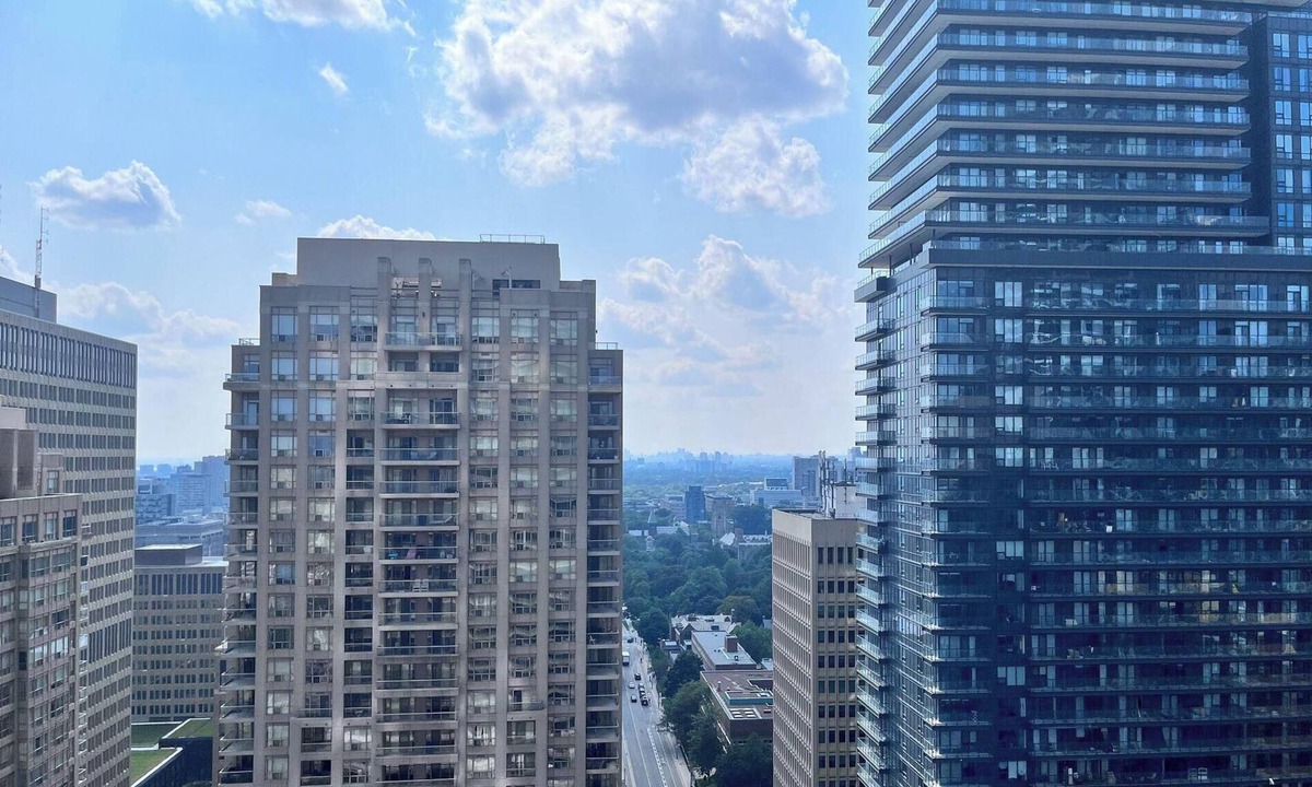 Bay Cloverhill Apartment | Heat of Downtown Walking to TTC Subway&Queenspark&UniversityOfToronto in 3 mins!