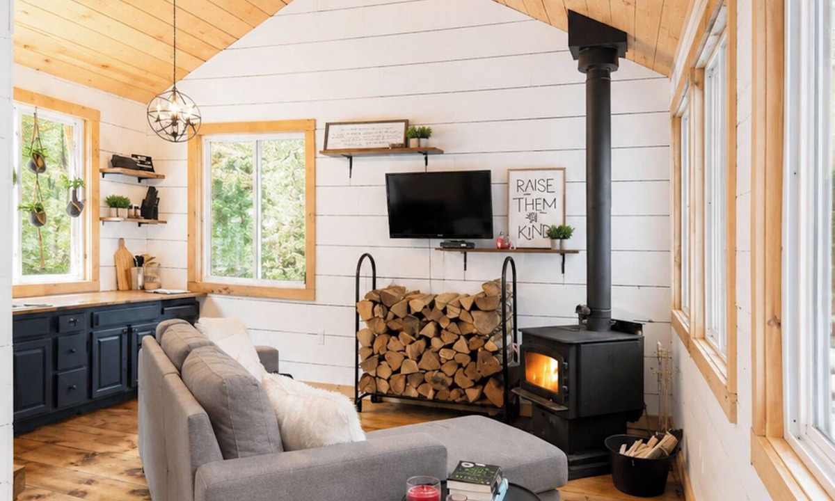 Addington Highlands Cabin | Henrys cabin on the river