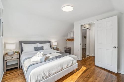 The Queensway Villa | Heritage 3BR Etobicoke Gem, Sherway Gardens, BBQ