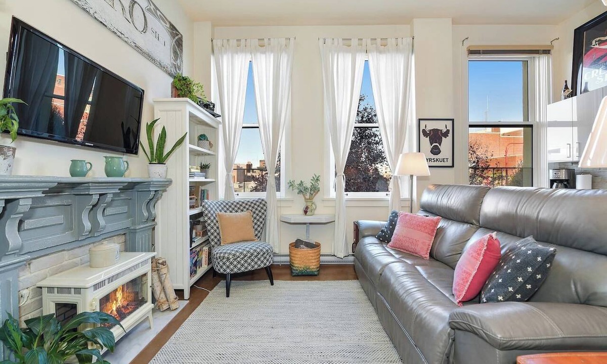 Downtown Victoria Condo | Heritage STR Condo | Walk Everywhere