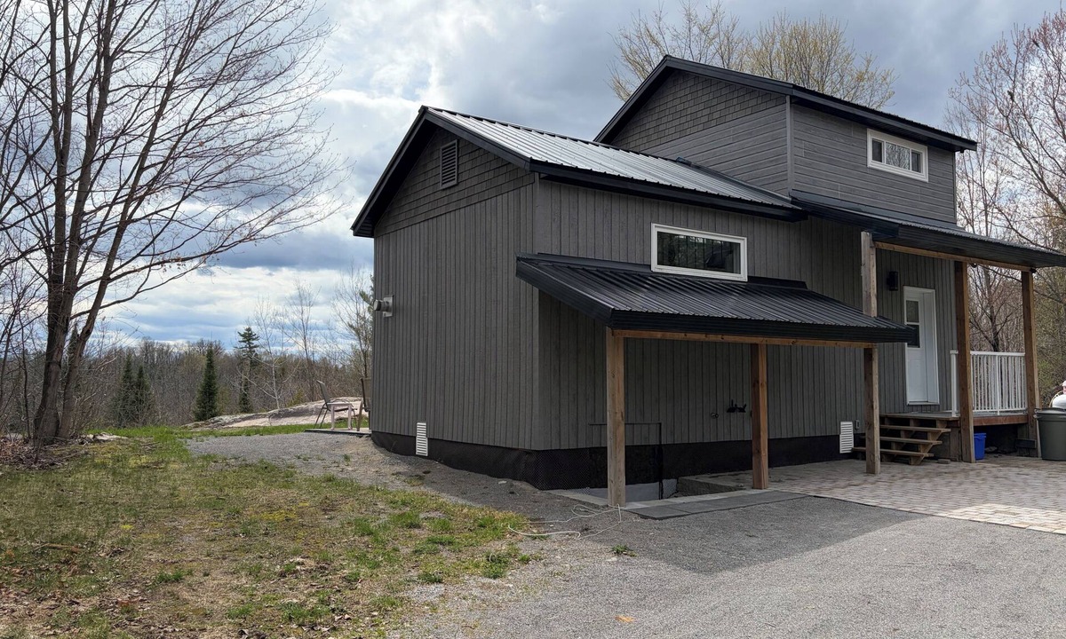 Whitewater Region House | Hidden Getaway