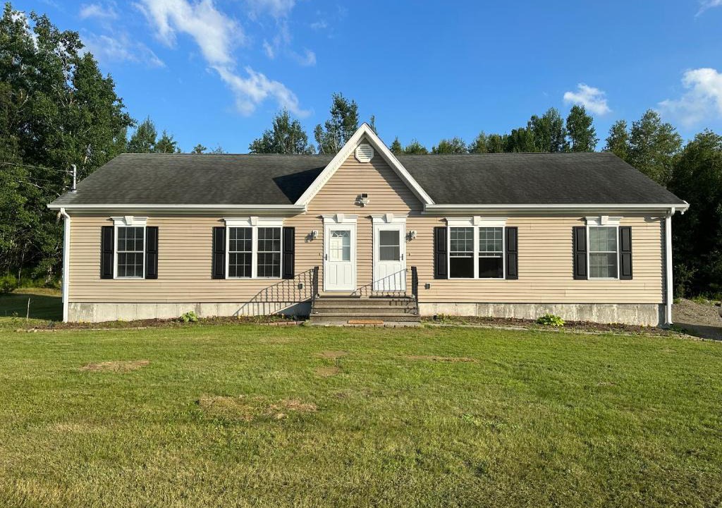 West Enfield House | Hidden Oasis, Duplex A. Close to almost everything
