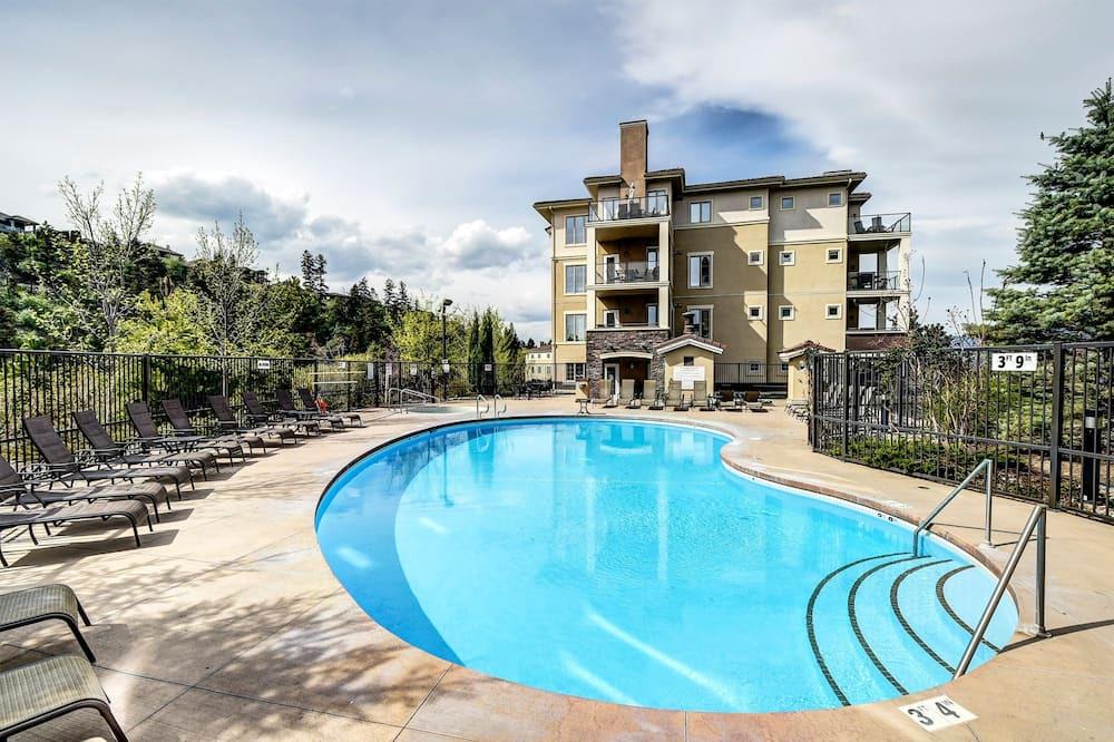 Quail Ridge Condo | High End Family Condo with Pool/Golfing/Gym