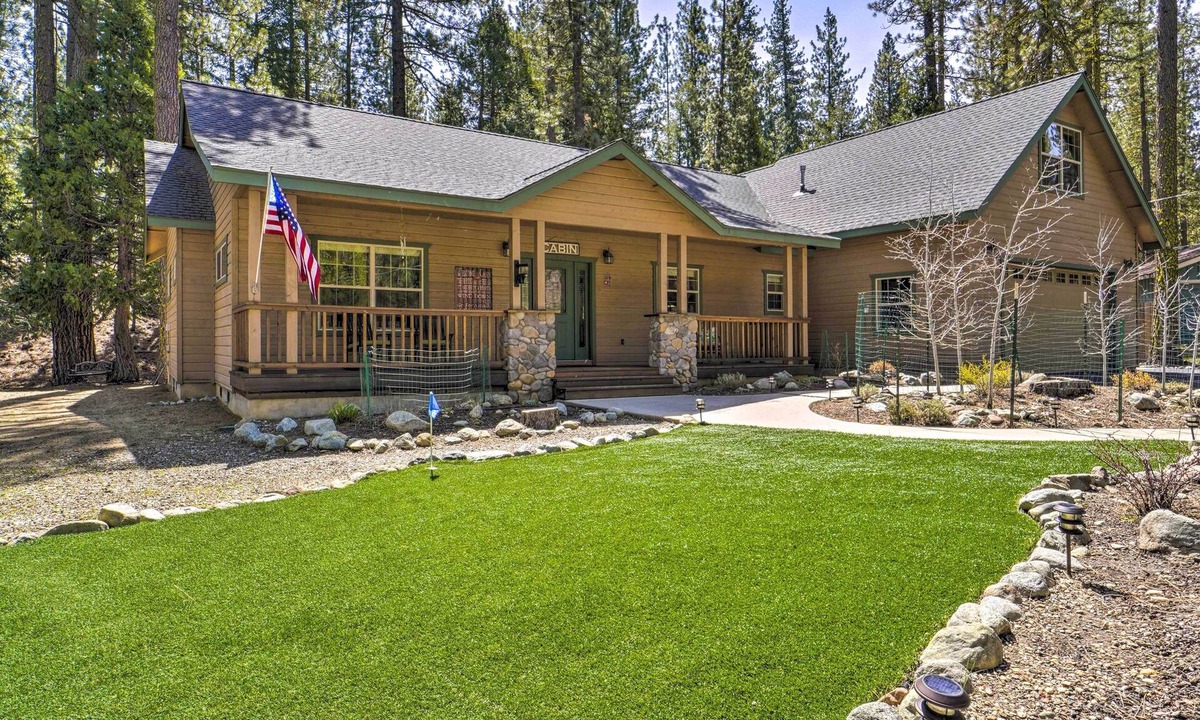Graeagle Cabin | Hike + Explore: Graeagle Getaway w/Furnished Deck