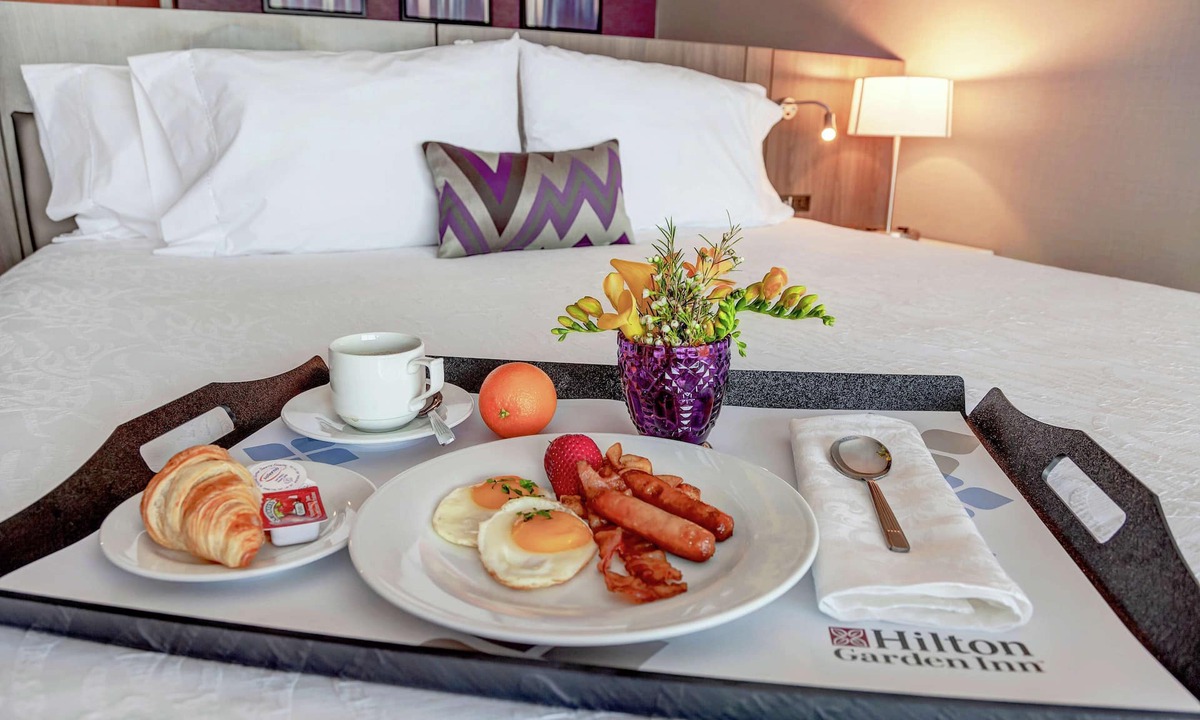 Steeles Industrial Hotel | Hilton Garden Inn Toronto Brampton West