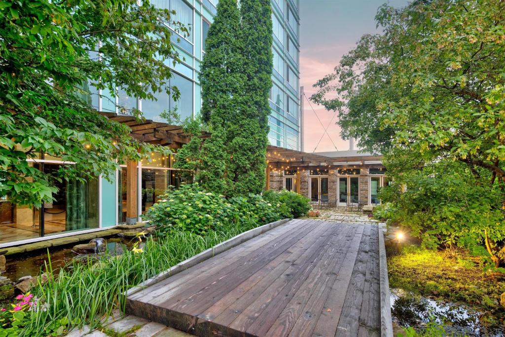 District Saint - Raymond - Vanier Hotel | Hilton Lac-Leamy