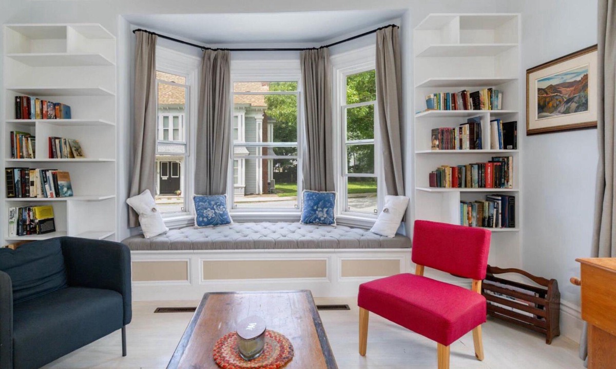 Shelburne House | Historic 3-bedroom house with a beautiful garden in oceanfront Shelburne.