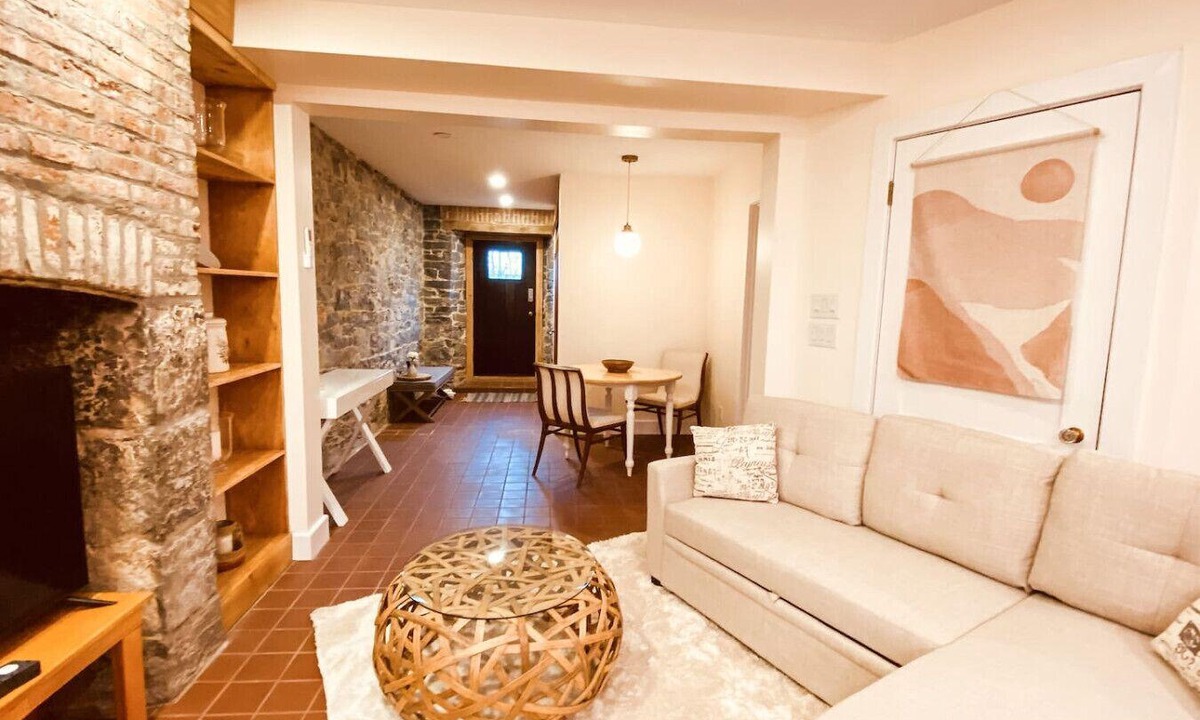 Inner Harbour Apartment | Historic Downtown Hideaway