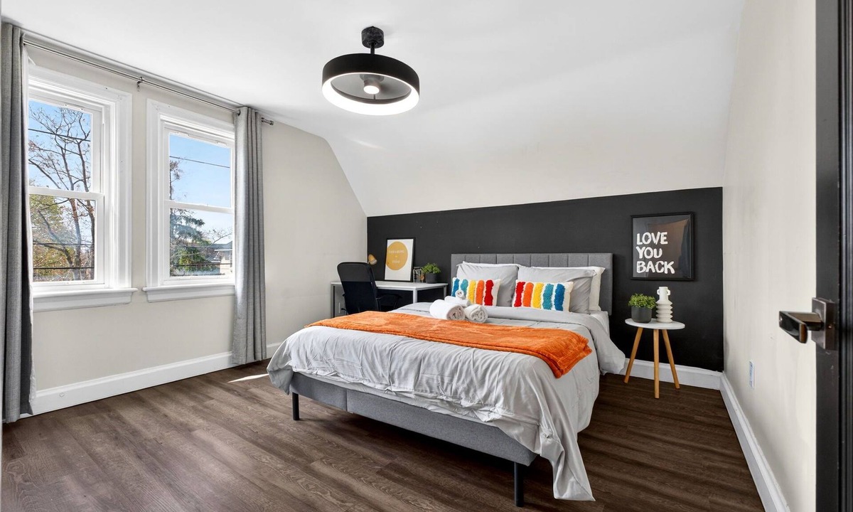 Sunnyside House | Historic Home in Kingston, Summer Getaway-Sleeps 10