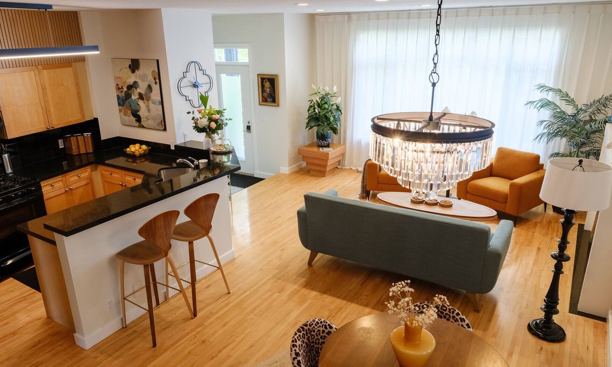 Inglewood House | Historic Inglewood- Modern 3BR, Garage & Patio-Walking distance to Stampede
