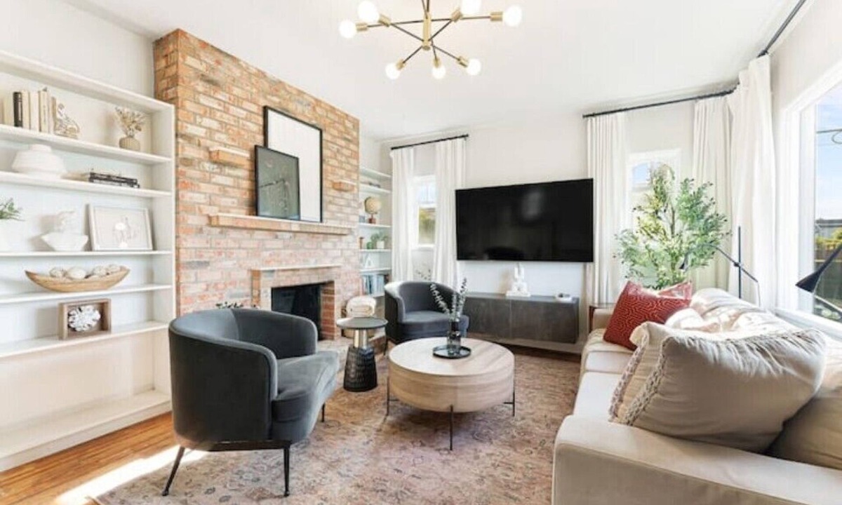 Hastings House | Historic Waterview Home Minutes to Downtown Vancouver & North Shore Mountains