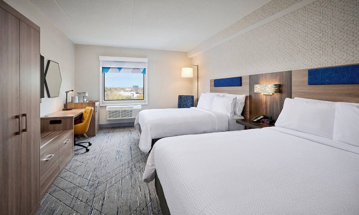 Hamilton Hotel | Holiday Inn Express Hamilton Upper James by IHG
