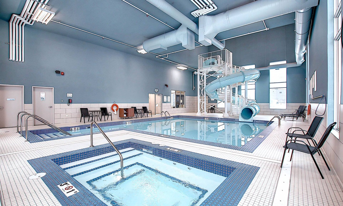 Calgary Hotel | Holiday Inn Express & Suites Calgary Airport Trail NE by IHG