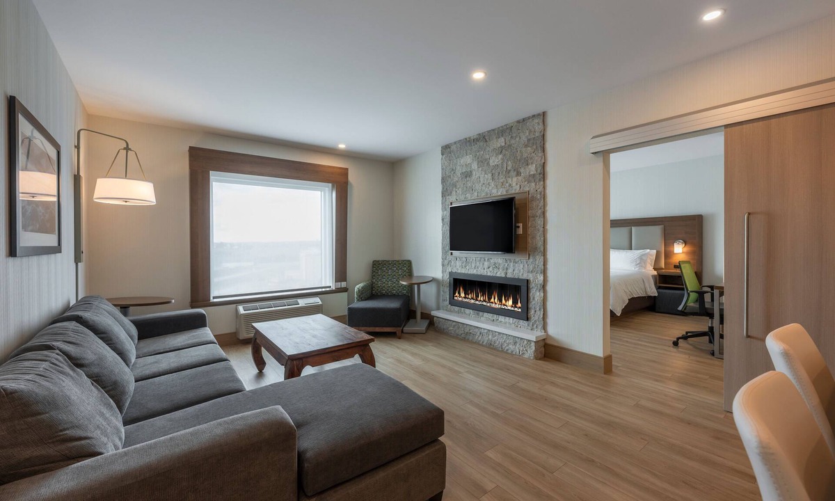 Moncton Hotel | Holiday Inn Express & Suites Moncton by IHG