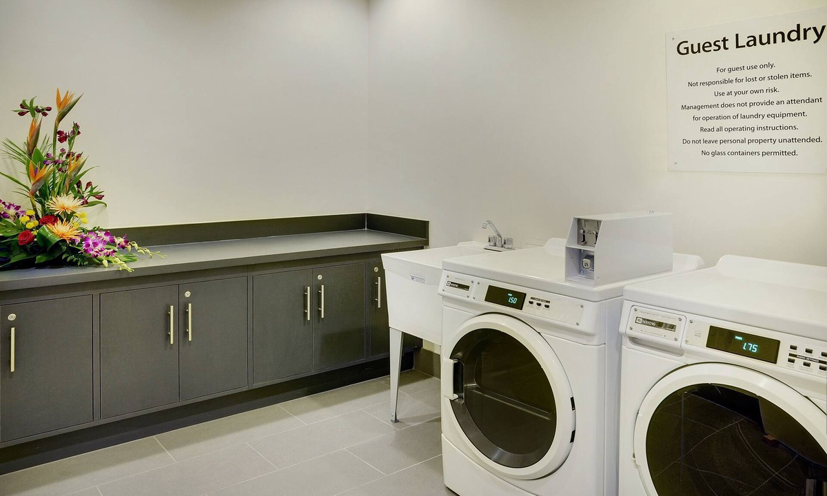 White Oaks Hotel | Holiday Inn Hotel & Suites London, an IHG Hotel